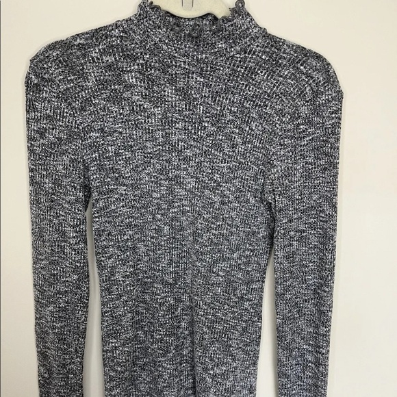 Abercrombie and Fitch Ribbed Mock Neck Long Sleeve - Picture 1 of 6